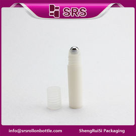 bouteille vide de 5 ml de couleur blanche. bouteille vide à bille à rouleaux avec bille en acier