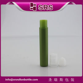 rouleau en plastique de 15 ml de couleur verte sur bouteille pour le liquide de soin de la peau