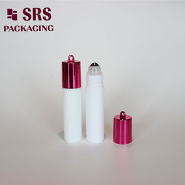 flacon en plastique blanc pour injection avec capuchon en plastique métallisé pour médicament liquide en rouleau sur flacon de 5 ml